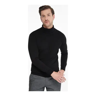 Siyah Regular Fit Jakarlı Balıkçı Yaka Triko Kazak